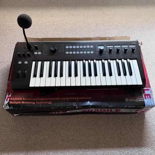 Korg synthesizer - korg, va